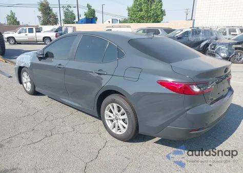2025 Toyota Camry Le z USA, uszkodzony, nr VIN 4T1DAACK6SU174390
